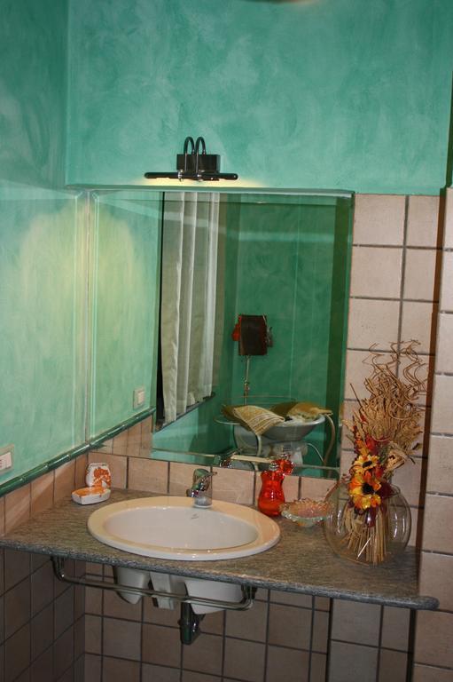 Villaromagnano B&B La Casetta חדר תמונה